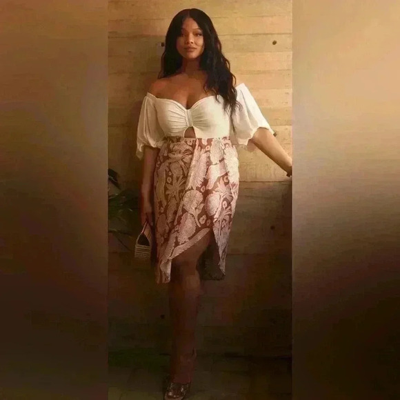 Fashion To Figure Blythe Faux Wrap Printed Skirt size 2 - Picture 4 of 10